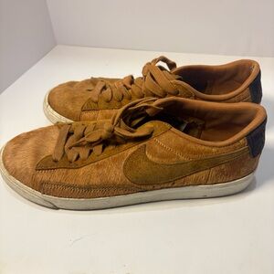 WMNS NIKE BLAZER LOW LX SZ 7.5 PONY HAIR FUR CIDER SAIL BROWN AA2017-200